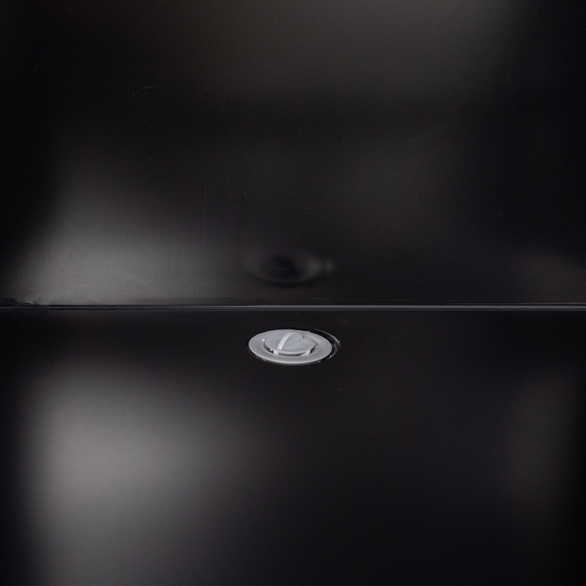 Getränkekühlschrank GKS-160 Slim, 160 Liter Kühlraumvolumen, Innenbeleuchtung, schwarz