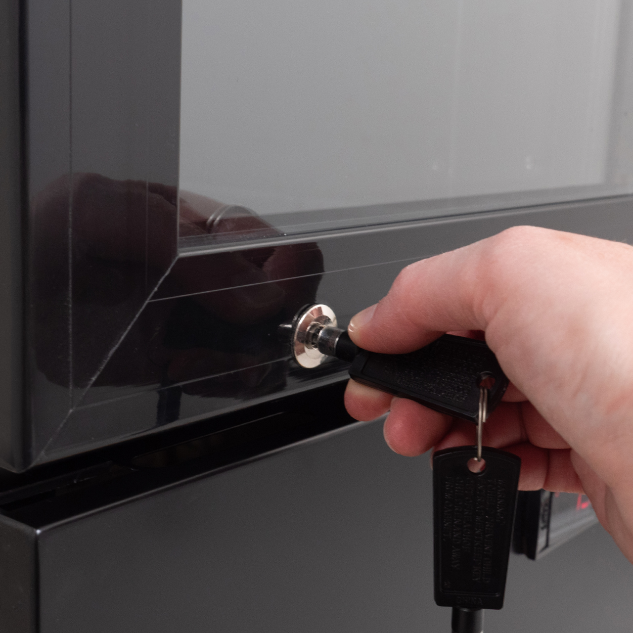 Getränkekühlschrank GKS-160 Slim, 160 Liter Kühlraumvolumen, Innenbeleuchtung, schwarz