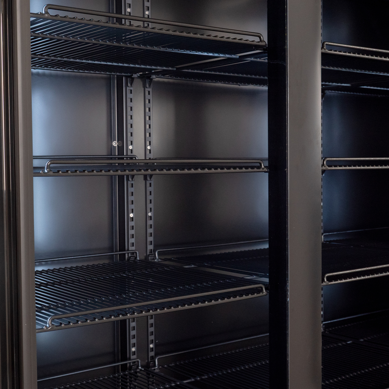 Getränkekühlschrank ECO 1500 mit Klapptüren und Leuchtaufsatz