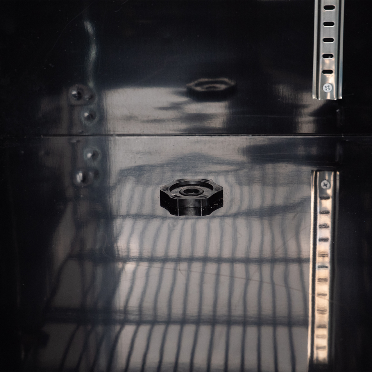 Getränkekühlschrank ECO 630 mit Leuchtaufsatz und Klapptüren