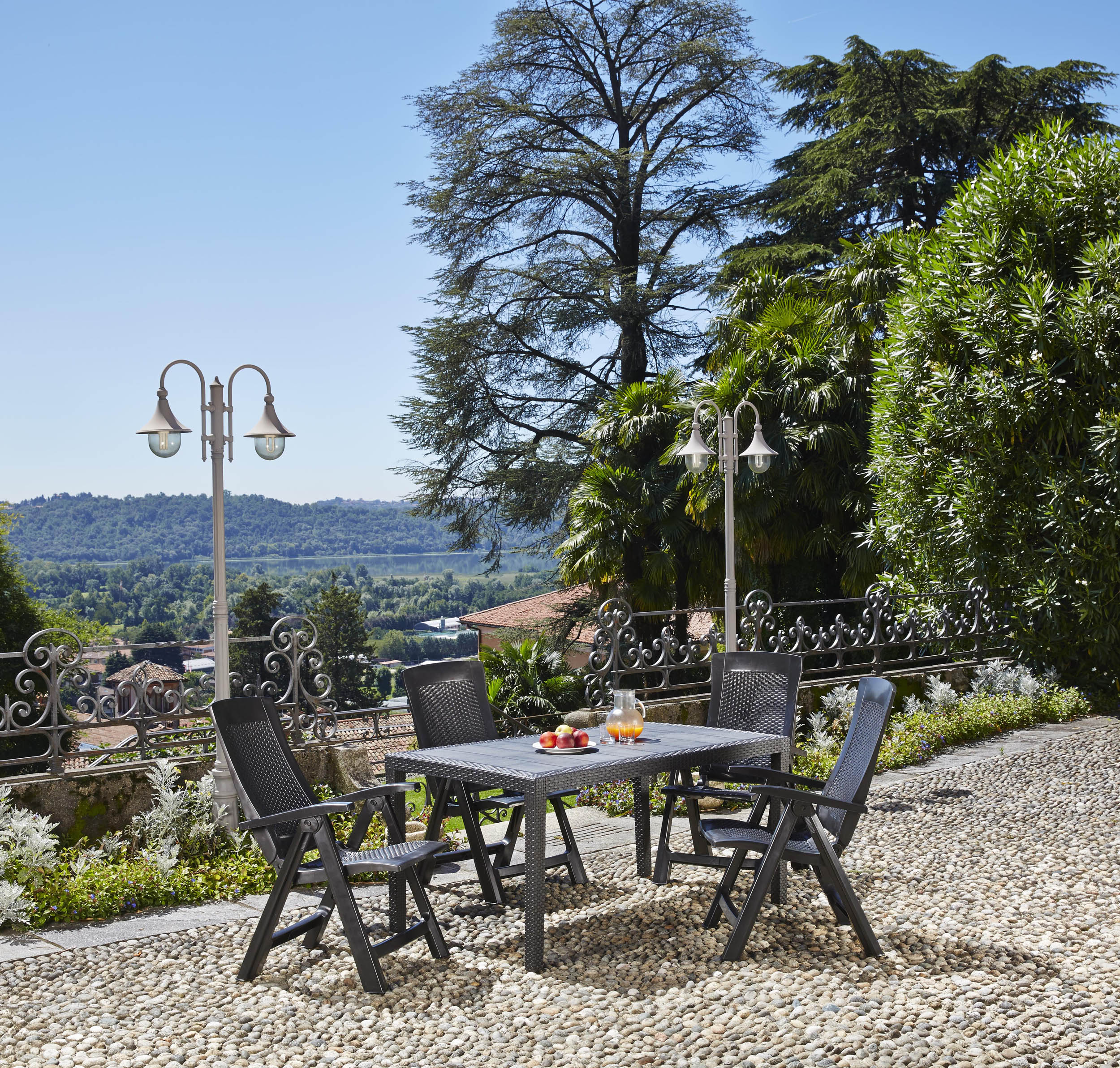 Table de jardin rectangulaire Curlo 150x90cm