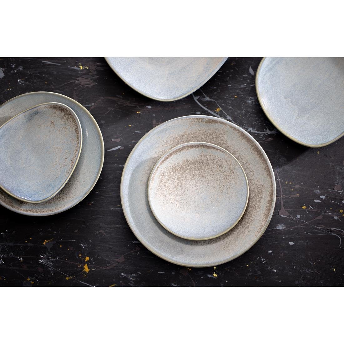 Assiettes triangulaires Olympia Ember Blue 190mm (lot de 6) Assiettes triangulaires Olympia Ember Blue 190mm (lot de 6)