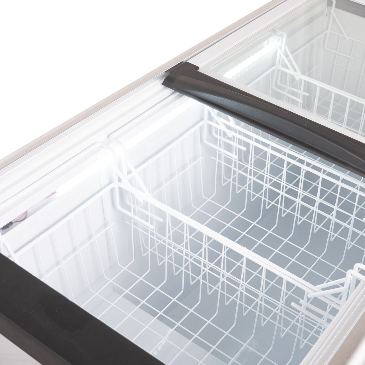 Tiefkühltruhe ECO 450 mit Glasschiebedeckel, 4 Rollen