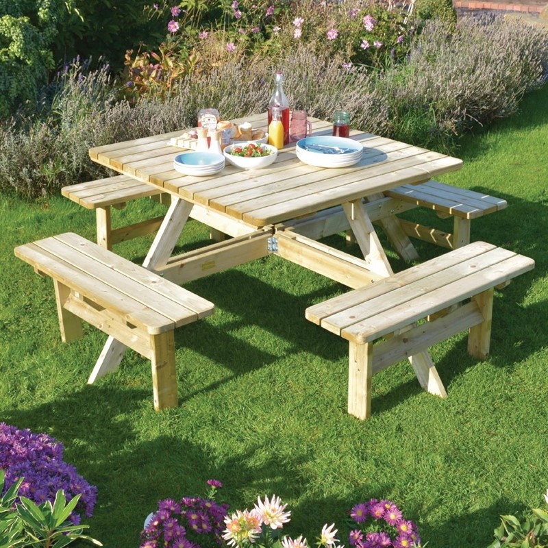 Quadratischer Picknicktisch aus Holz 198cm