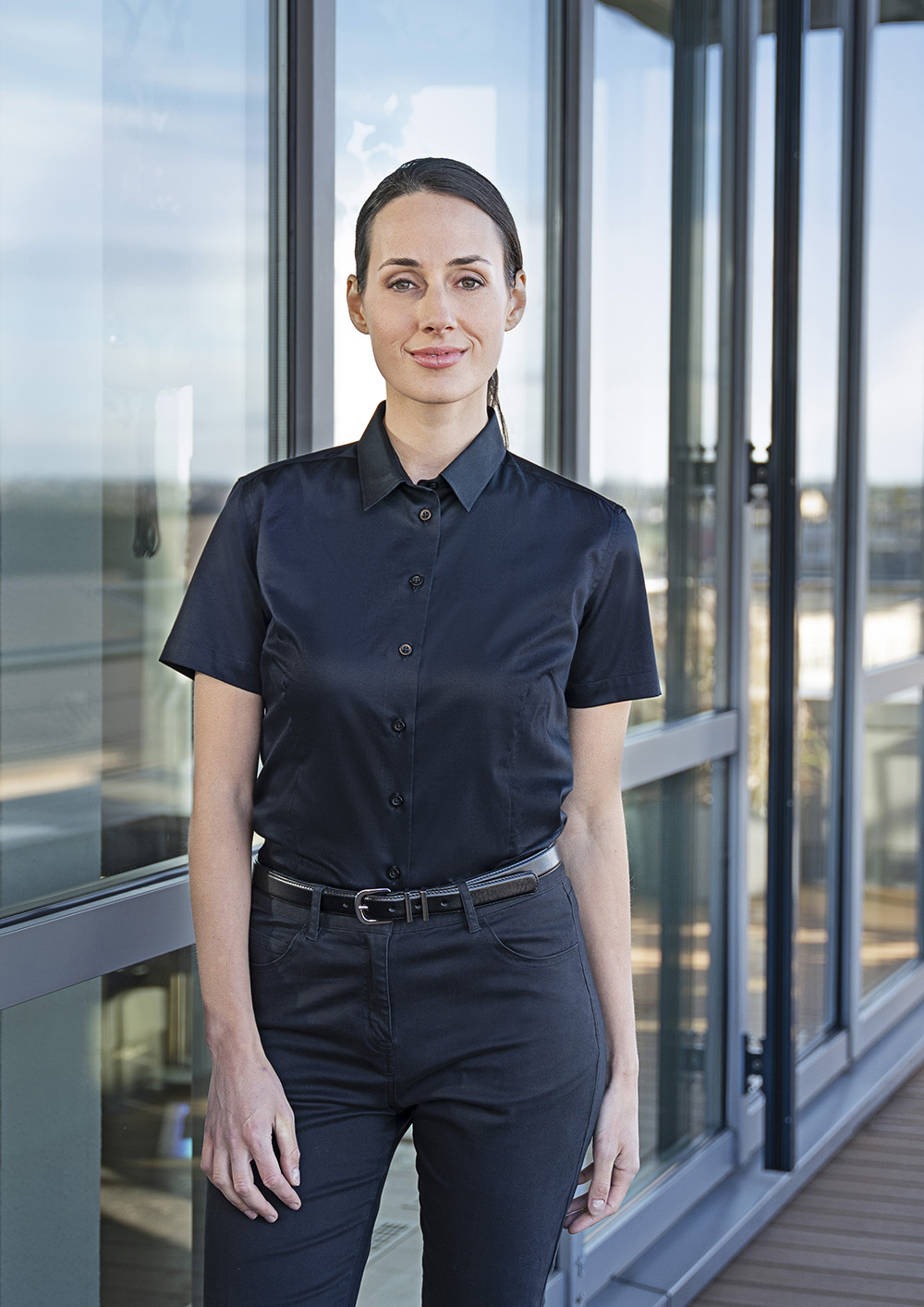 Chemisier pour femme à manches courtes Active-Stretch avec coupe légèrement cintrée - Noir - 2XL