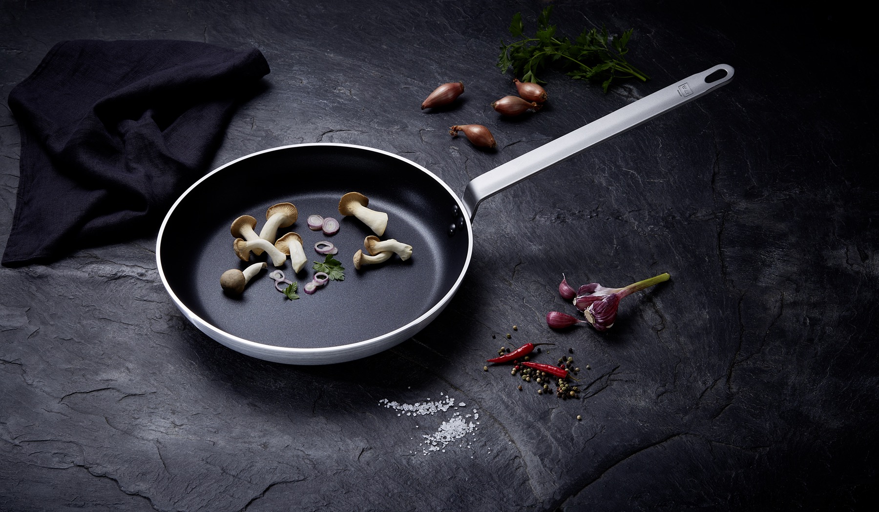 Lyoneser pan met antiaanbaklaag, diameter 36 cm, aluminium, ijzer