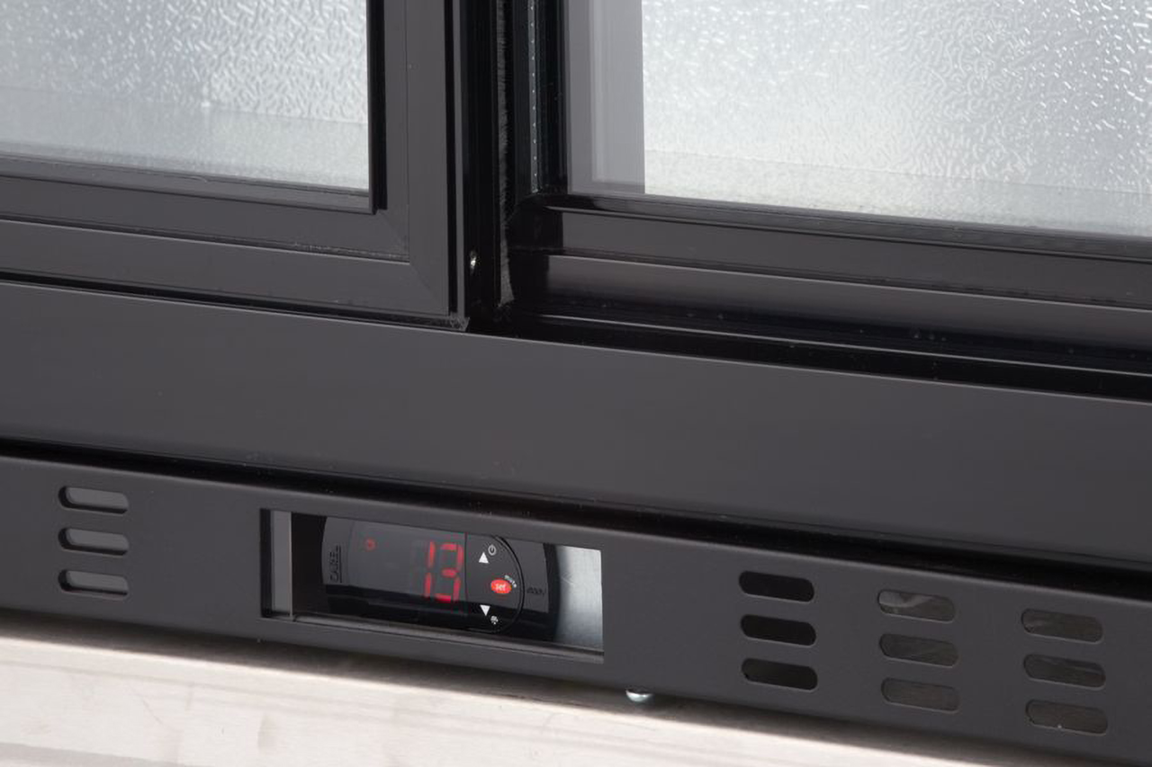 Armoire à boissons ECO 230 noire avec portes coulissantes, éclairage LED, encastrable sous plan de travail