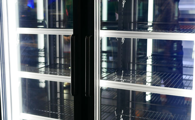 Arrière-bar 2 portes coulissantes arrière de bar frigo bar vitrine boissons  pour bar