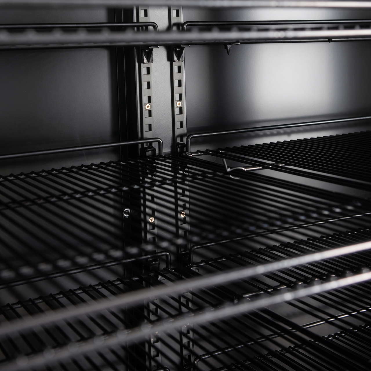 Drankenkoelkast ECO 1500 met klapdeuren | 1528 Liter | 0 tot +10 °C | Zwart | Afsluitbaar