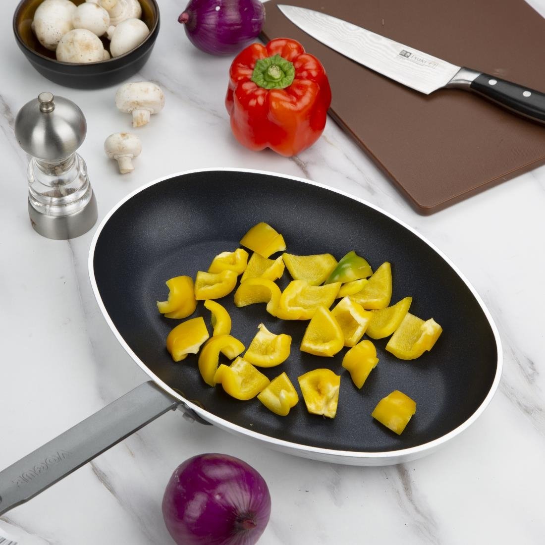 Vogue Aluminium Antihaft-Teflon-Platinum-Plus Oval-Bratpfanne 36cm