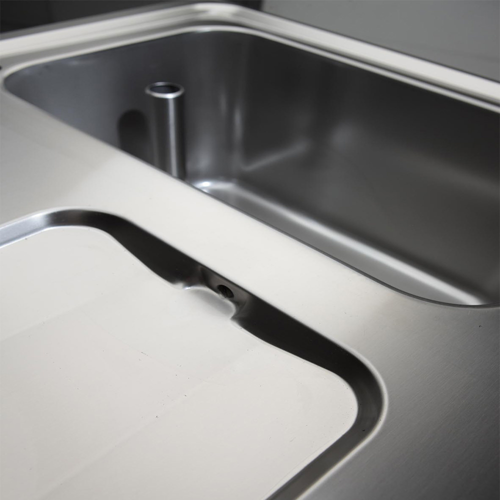 Bar toonbank met 2 compartimenten, afdruiprek + rooster, 1 spoelbak rechts.