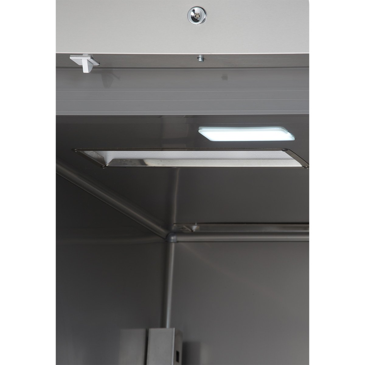 Armoire réfrigérée professionnelle ECO 700 GN 2/1 monobloc, volume de réfrigération 616 litres, 3 clayettes réglables, construction robuste, inox