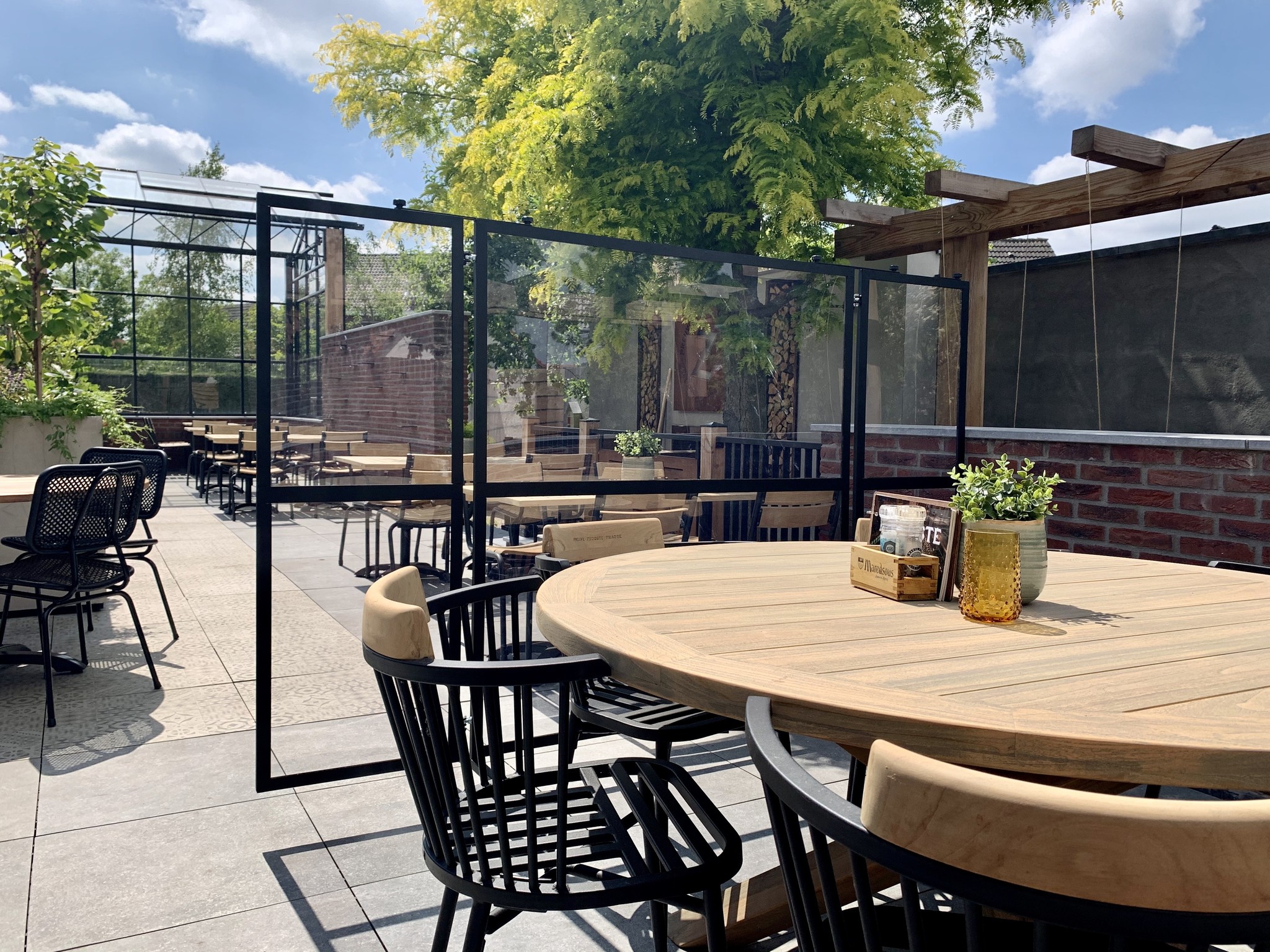Terras- Windscherm | 6 Vaks Plexiglas Ruiten | 4 Zwenkwielen