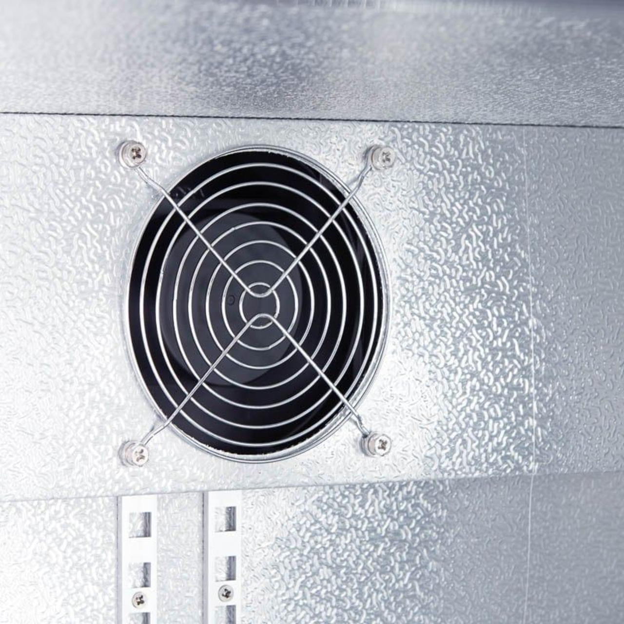 Armoire à boissons ECO 130 noire, éclairage LED, encastrable sous plan