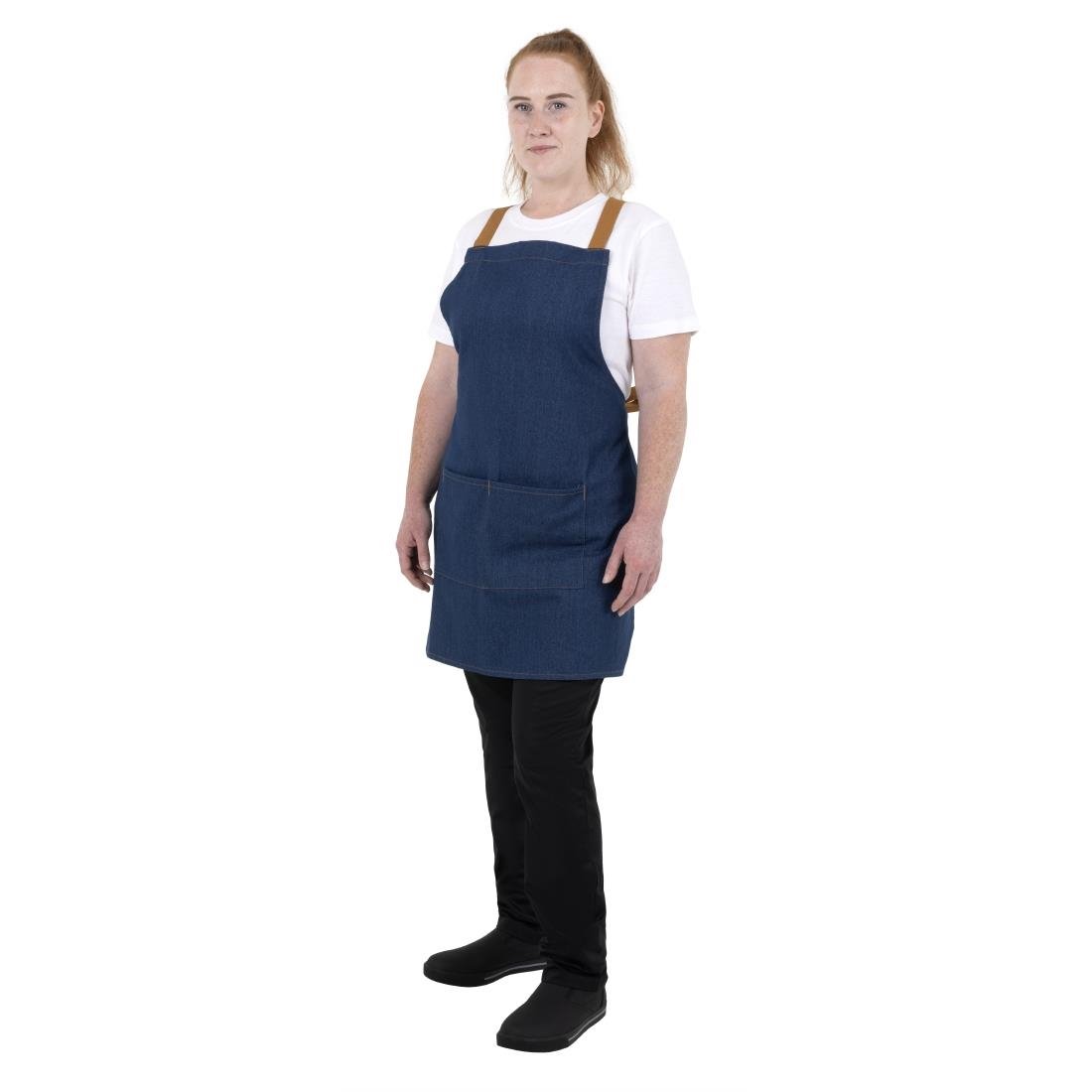 Southside Schürze in kurzer Länge mit X-Rücken Denim Blau mit Tan-Trägern Southside Schürze in kurzer Länge mit X-Rücken Denim Blau mit Tan-Trägern