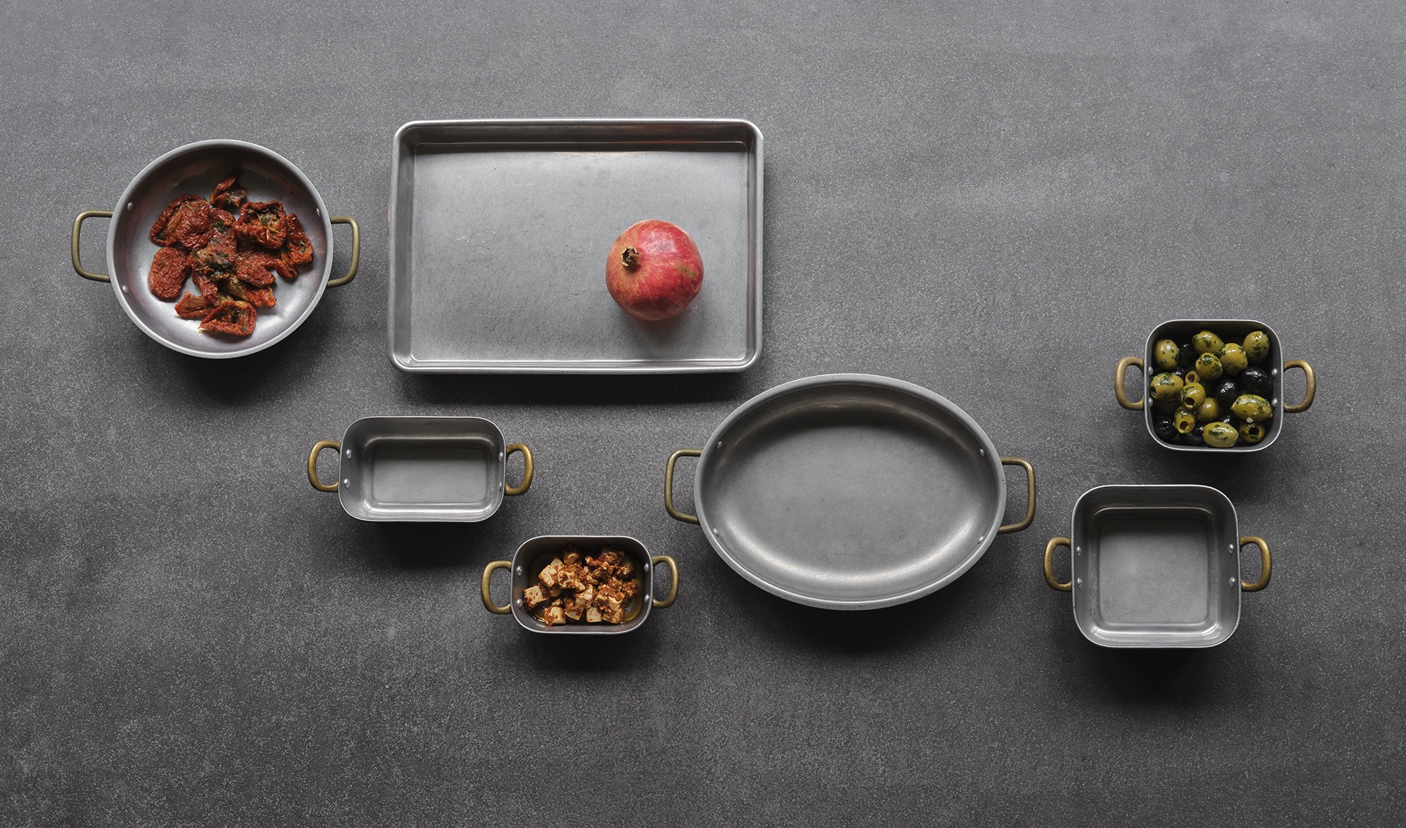 Serveerpan STEEL & STYLE VINTAGE, met 2 messinghandgrepen, 26 x 20 x 4 cm, 1 liter, chroom-nikkelstaal