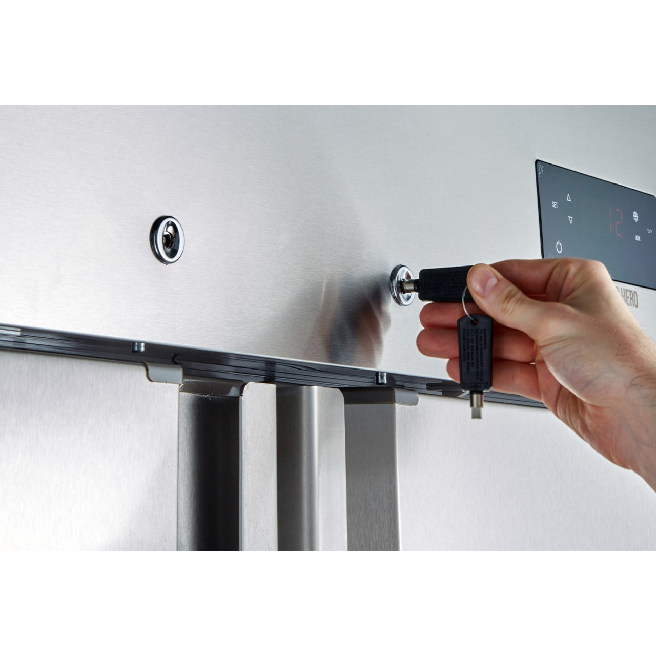 Armoire réfrigérée professionnelle ECO 1400 GN 2/1 monobloc, volume de réfrigération 1350 litres, 6 clayettes réglables, construction robuste, inox