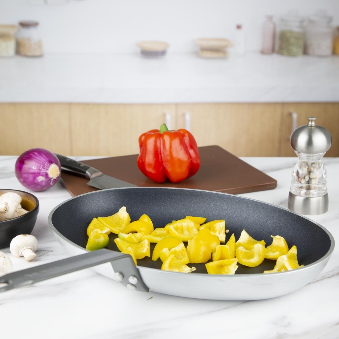 Vogue Aluminium Antihaft-Teflon-Platinum-Plus Oval-Bratpfanne 36cm