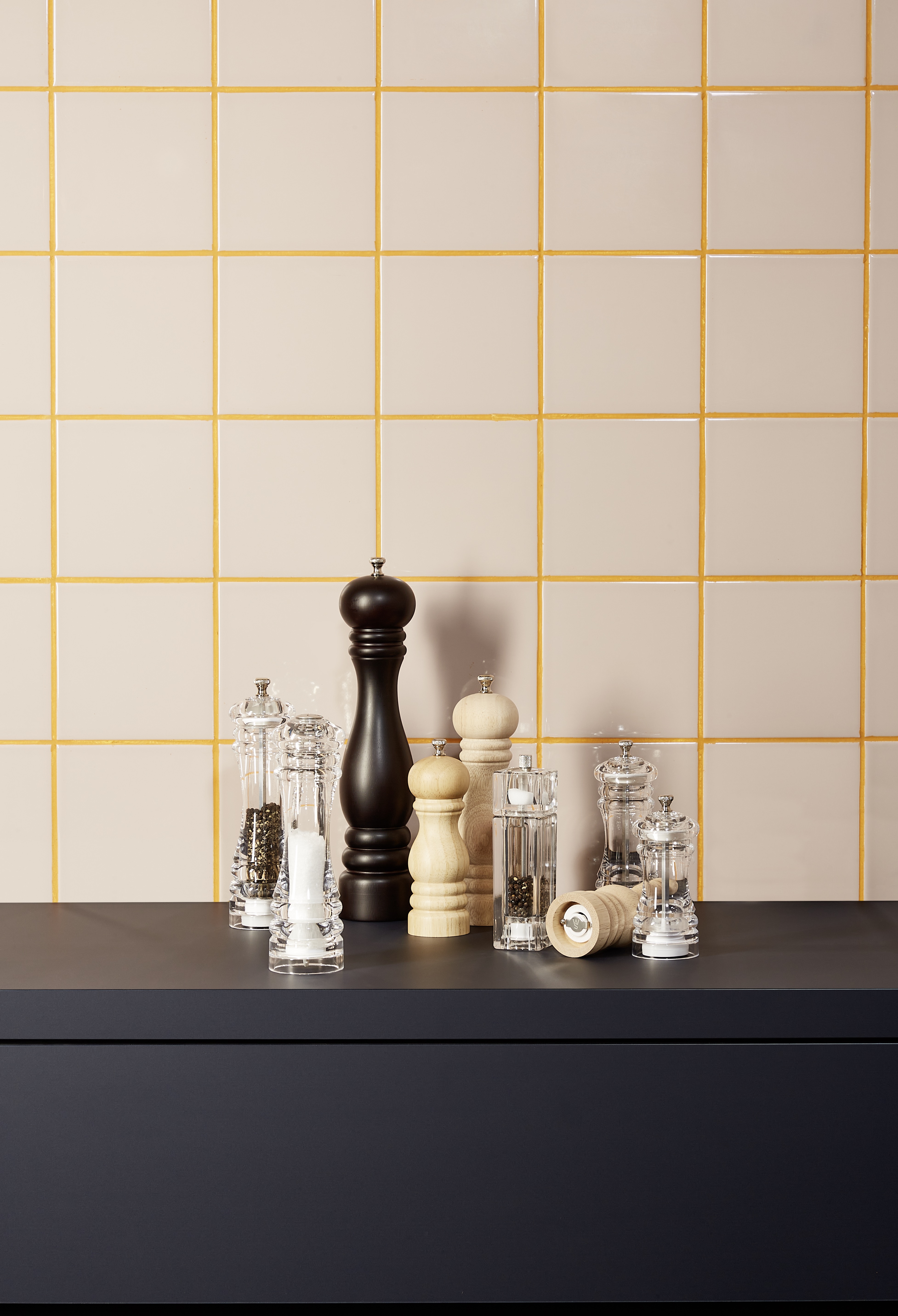 Zoutstrooier en pepermolenset met keramisch maalwerk CLASSIC MILL ACRYL, hoogte 20,5 cm, acryl