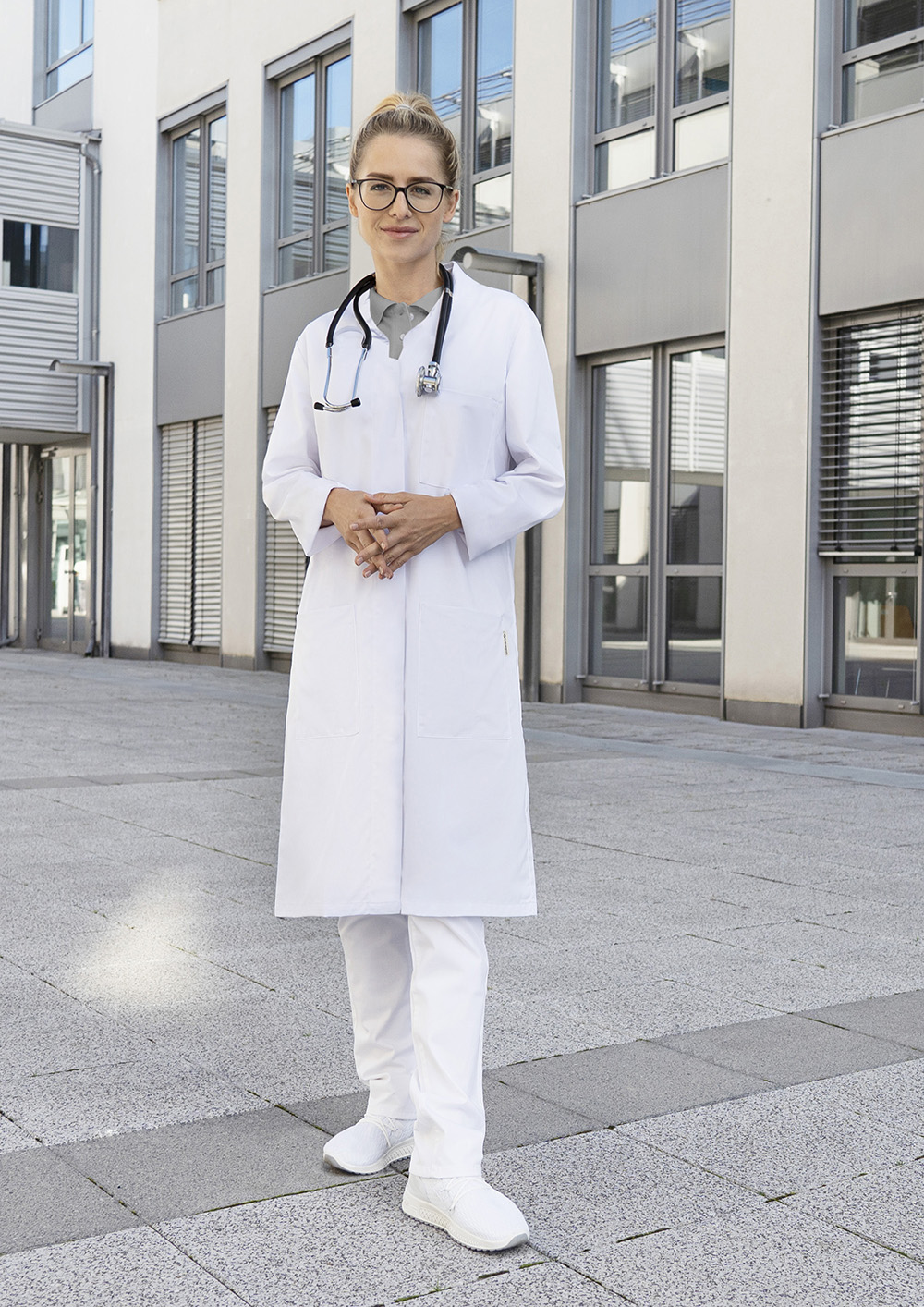 Blouse médicale et de laboratoire Modern-Shape pour femmes avec col montant - Blanc - 34