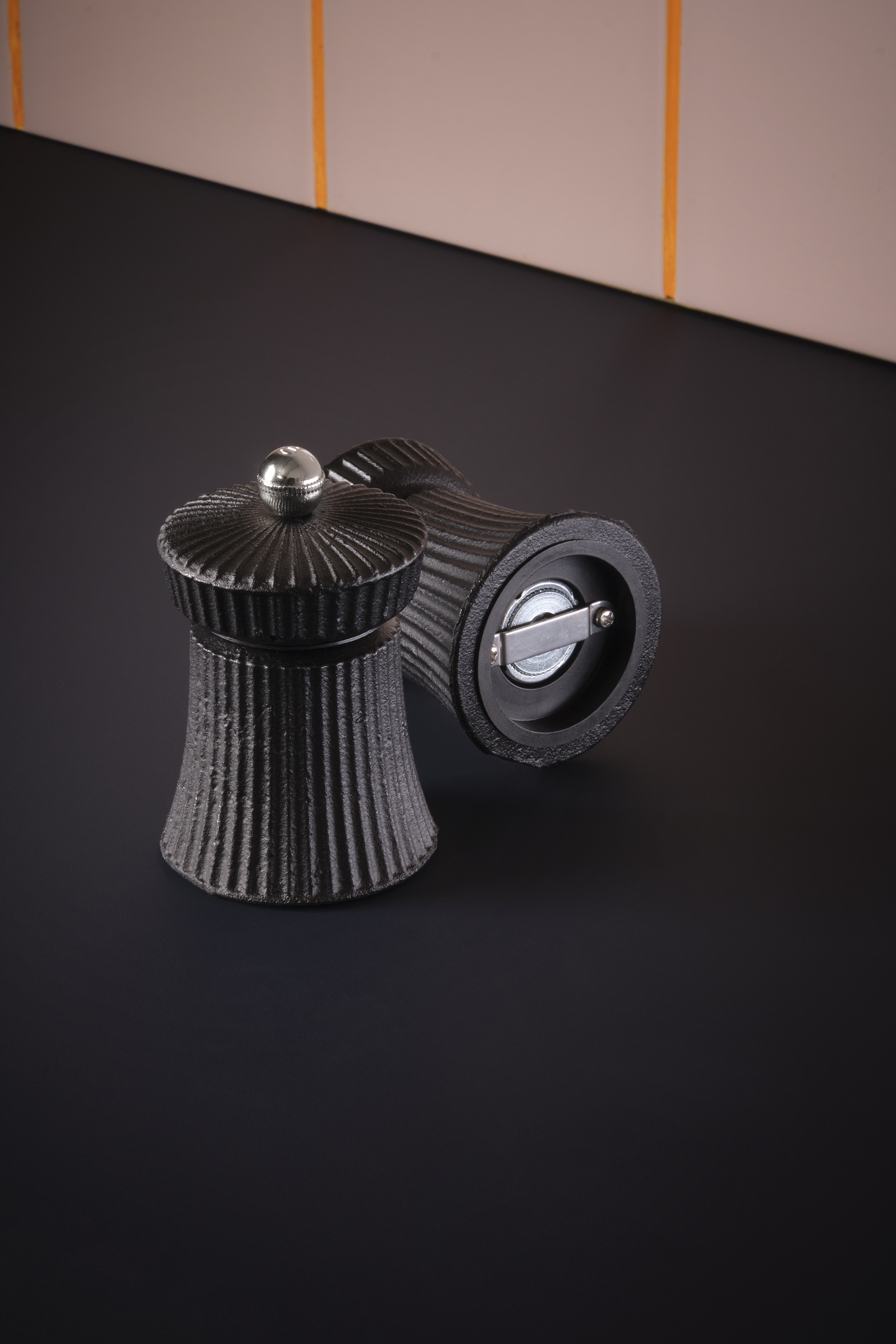 Pfeffermühle mit Carbonstahl Mahlwerk IRON CRUSH, Höhe 9,5 cm, schwarz, Gusseisen