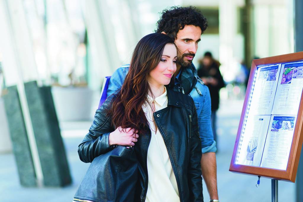 Vitrine d'Affichage Menus 4x A4 - LED - Couleur Teck | PIED VENDU SEPAREMENT Vitrine d'Affichage Menus 4x A4 - LED - Couleur Teck | PIED VENDU SEPAREMENT