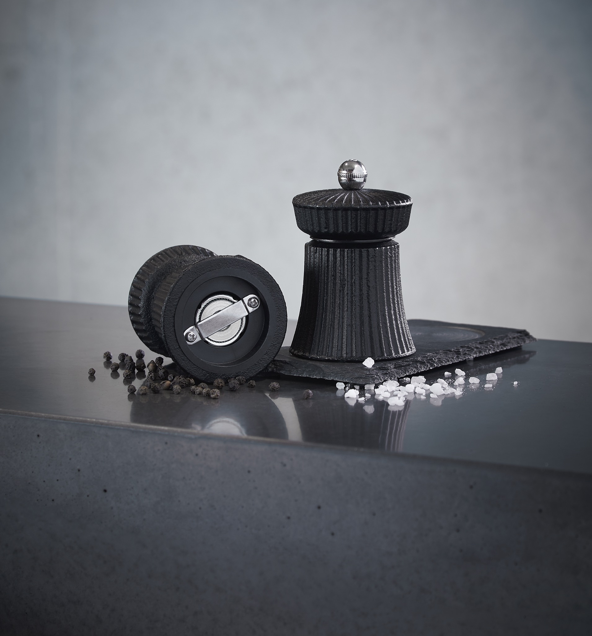 Pfeffermühle mit Carbonstahl Mahlwerk IRON CRUSH, Höhe 9,5 cm, schwarz, Gusseisen