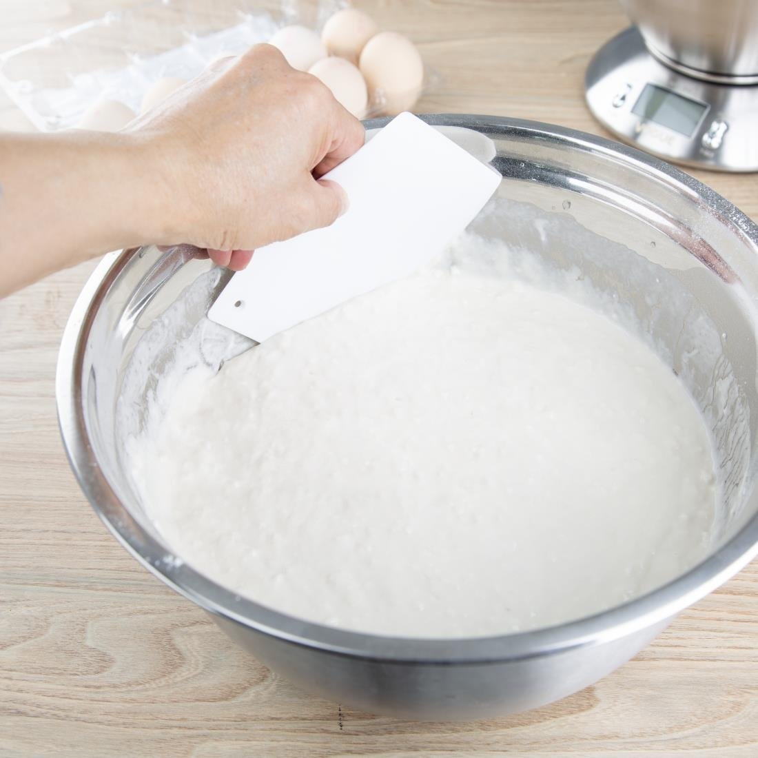 Racloir à pâte lisse en polyéthylène Vogue