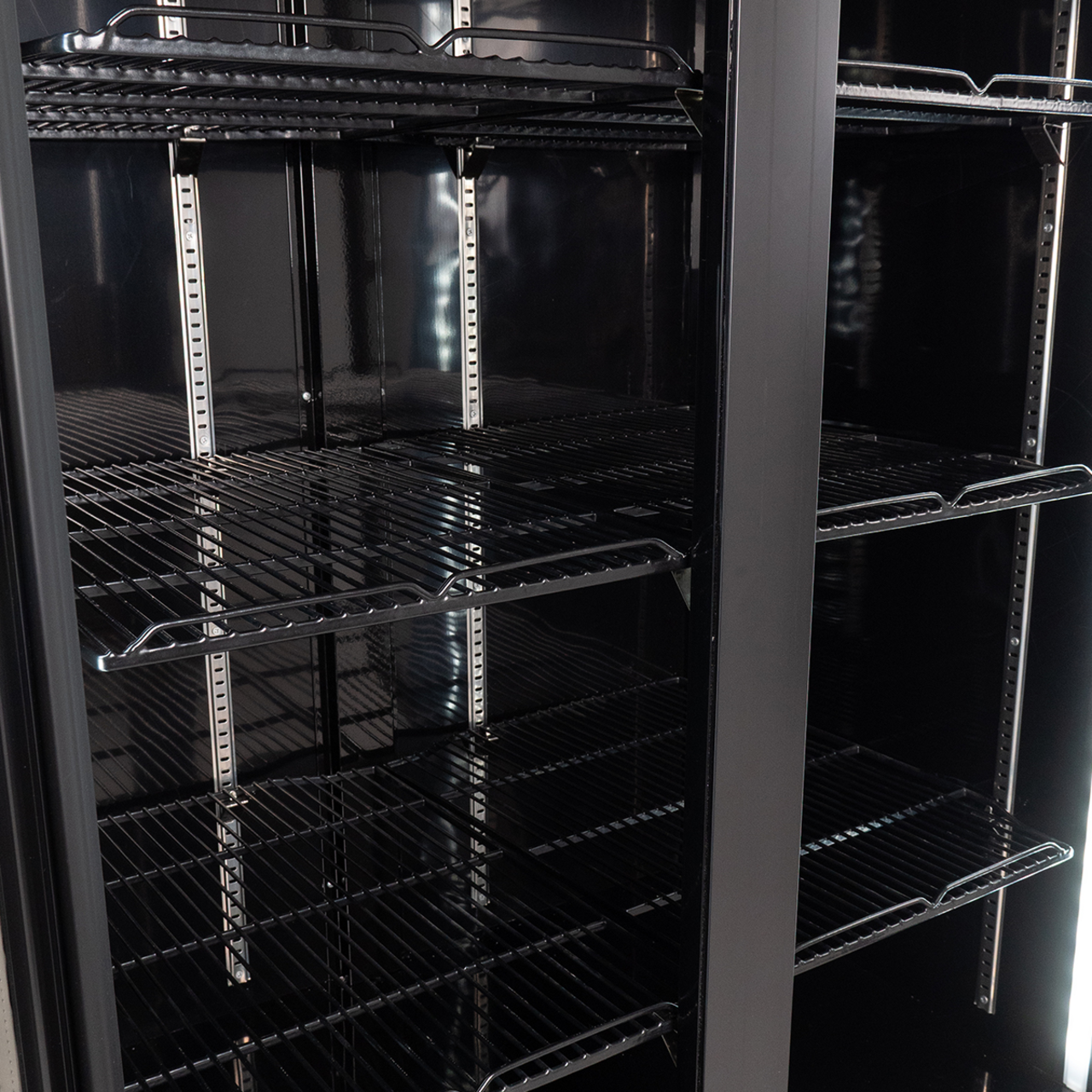 Getränkekühlschrank ECO 630 mit Leuchtaufsatz und Klapptüren