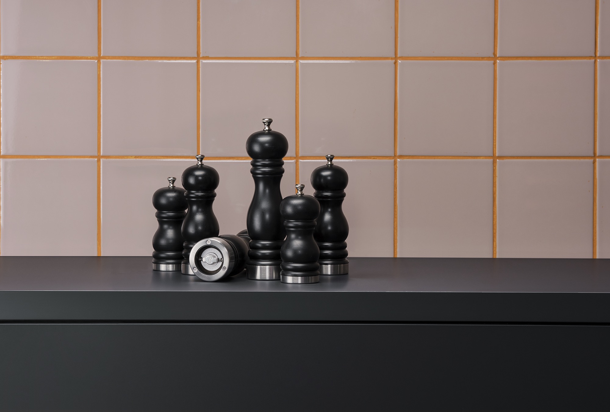 Pepermolen met keramisch maalwerk CLASSIC MILL TRIM, hoogte 11 cm, zwart mat, roestvrij staal, hout