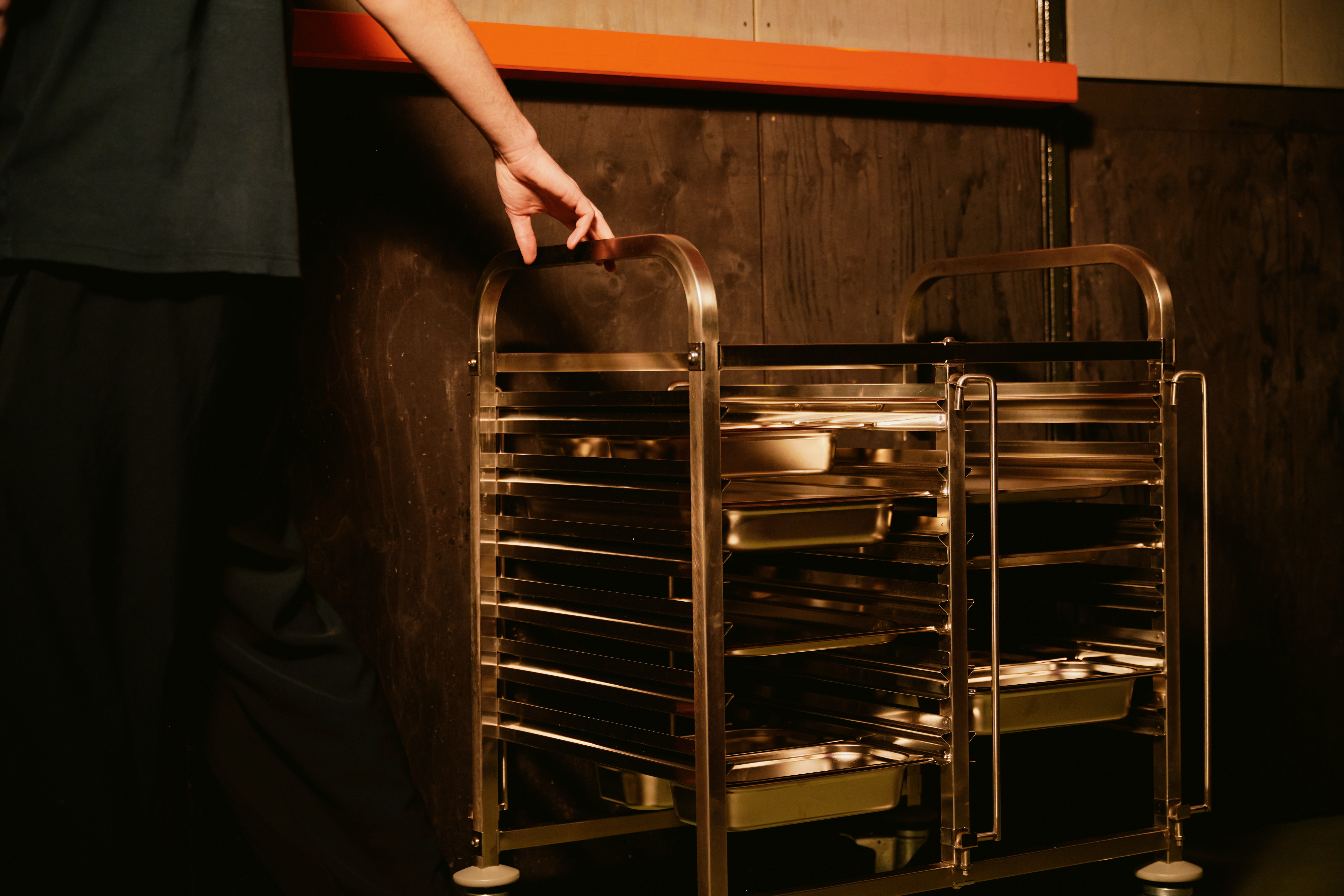 Rekwagen CANTINA GN 1/1 voor 12 bakken/24 schalen, 55 x 74 x 100 cm, chroom-nikkelstaal