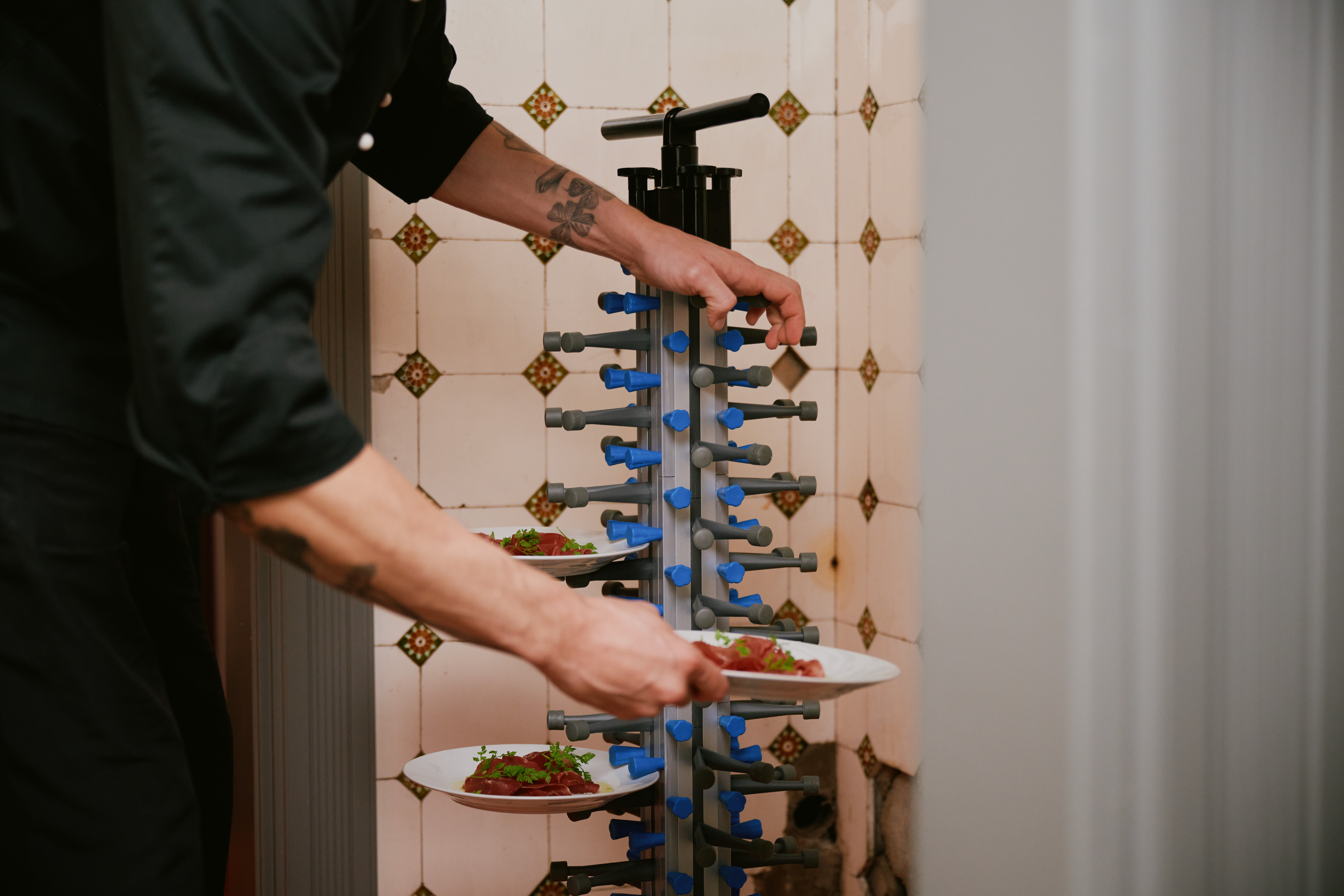 Tellerstapelsystem, für 48 Teller, 55 x 55 x 120 cm, Aluminium, Stahl, ABS Kunststoff